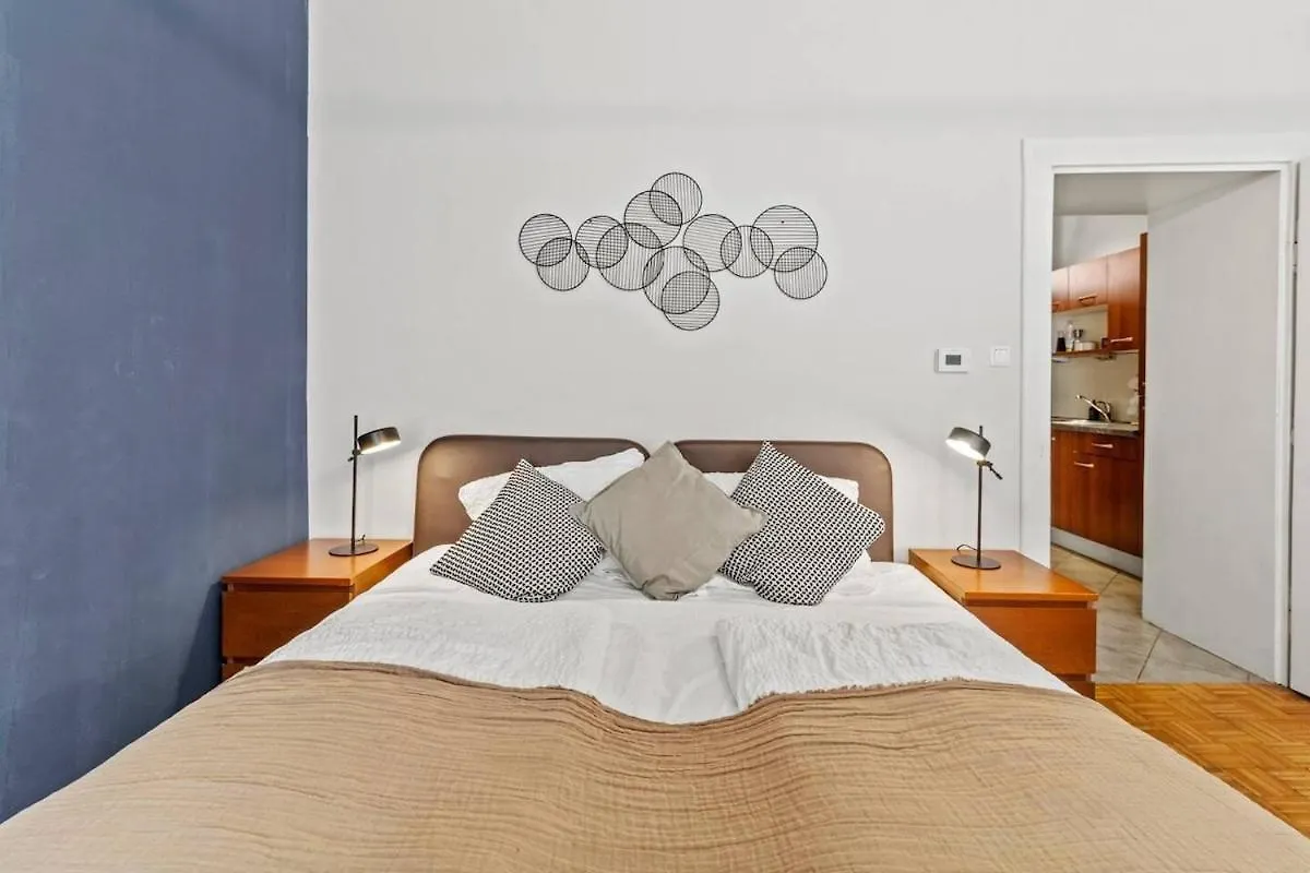 Augarten Suites I 5 Min To Metro I 10 Min To City Vienna Apartment
