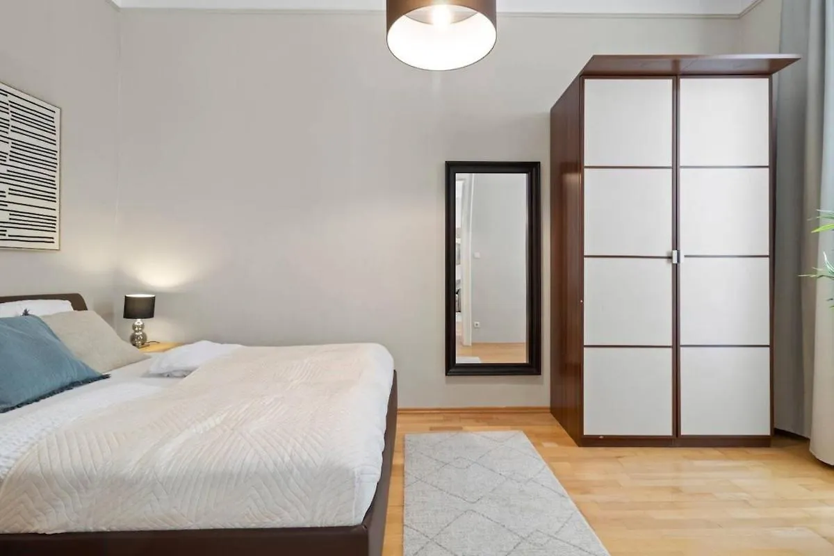 Augarten Suites I 5 Min To Metro I 10 Min To City Vienna Apartment