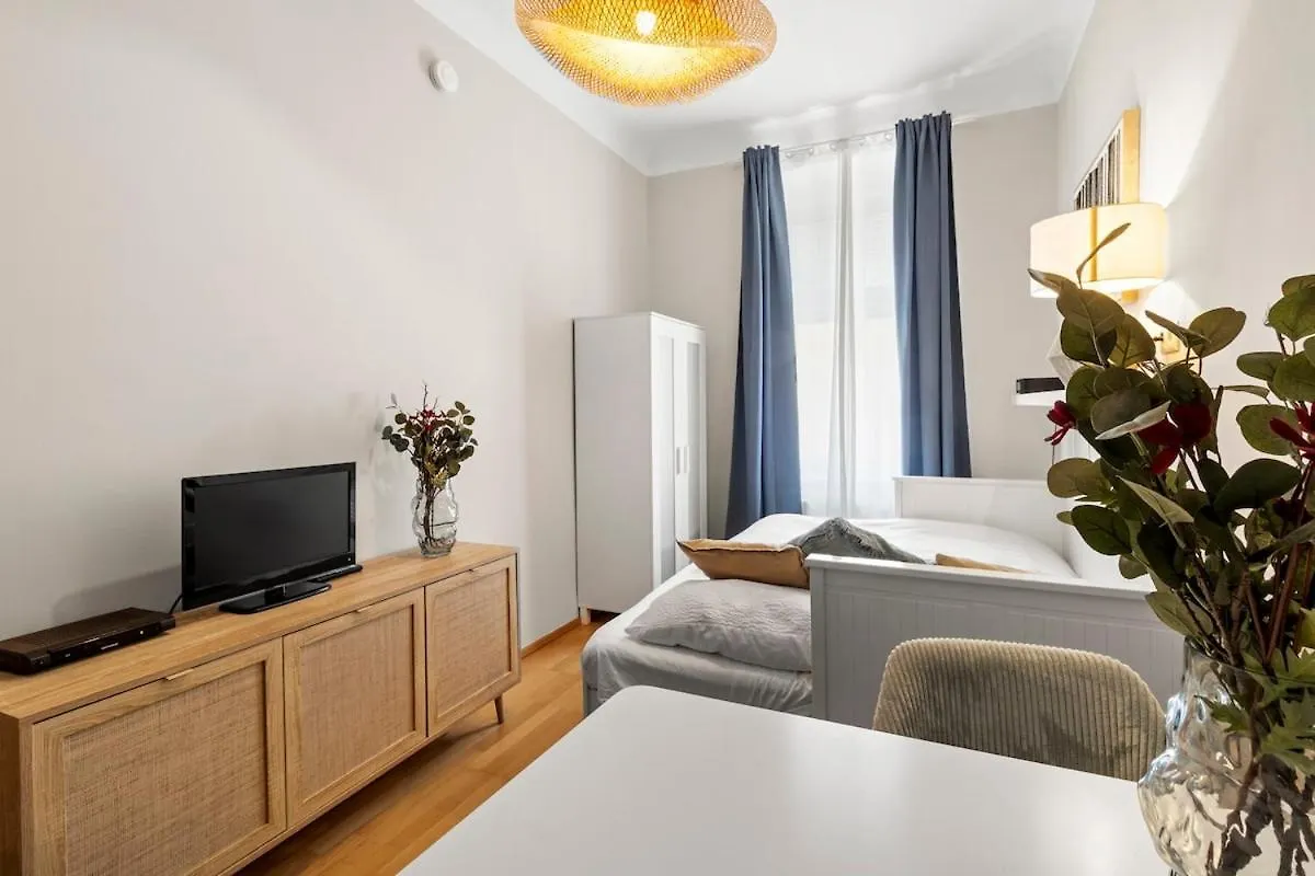 Augarten Suites I 5 Min To Metro I 10 Min To City Vienna Apartment